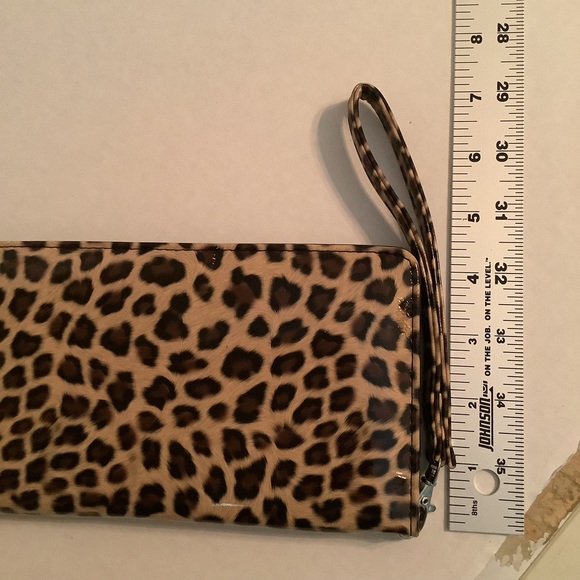 Wallet Wristlet Leopard Print New (but with a few small scratches) - Picture 10 of 14